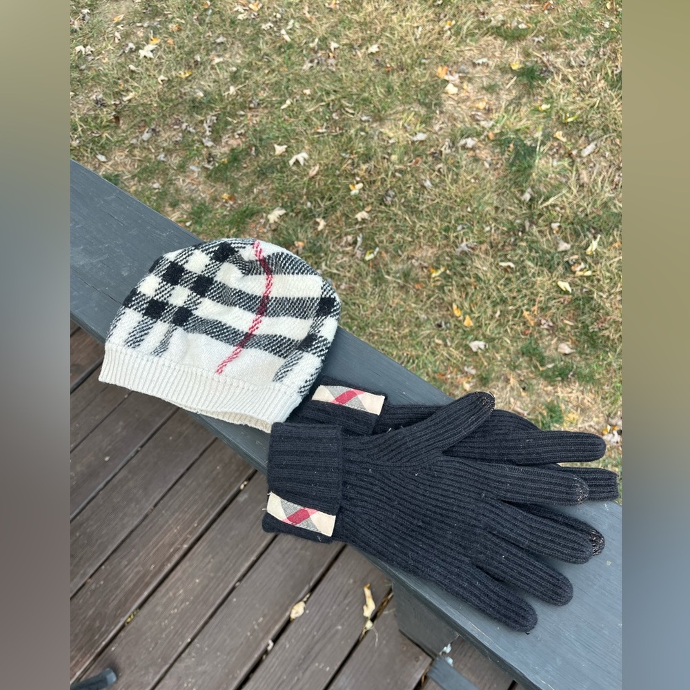Burberry Hat and Gloves Set